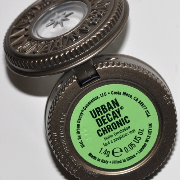 Urban Decay Matte Eye Shadow - Chronic - Picture 4 of 5